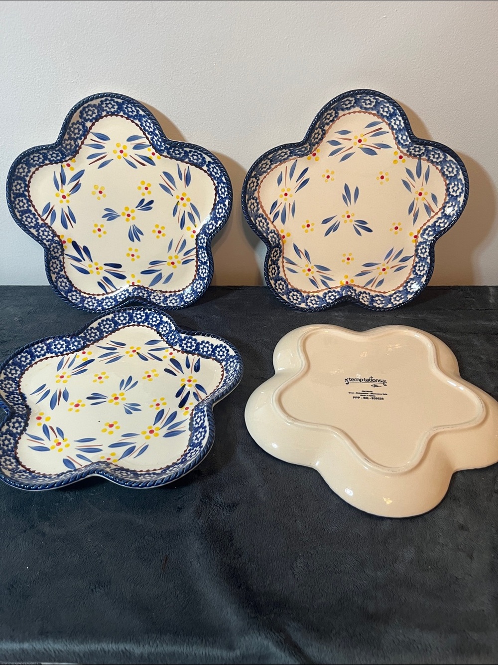 Temp-tations Old World Blue Floral Scalloped plates dinner kitchen cookware